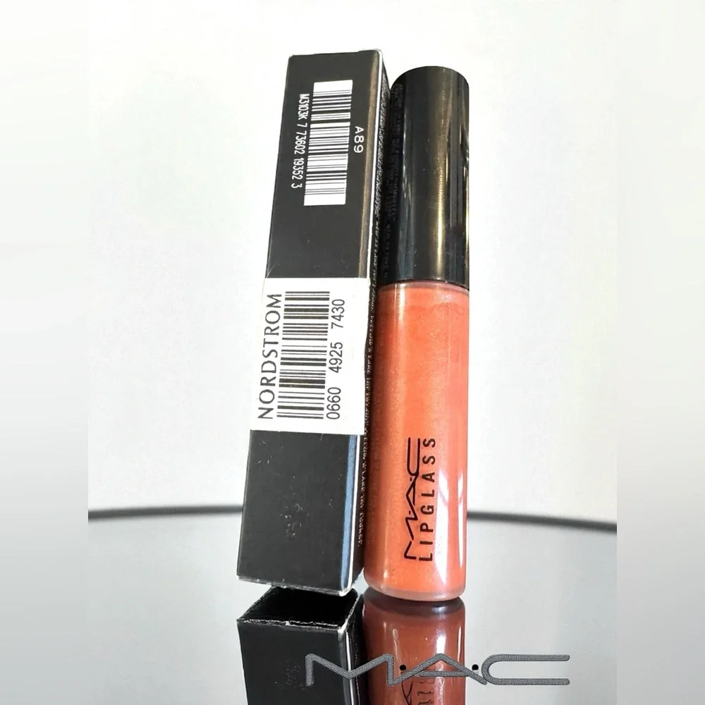 MAC LIGHT THAT FIRE! LIPGLASS. NEW IN BOX. LIMITED EDITION.
